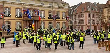 Gelbwesten vor dem Rathaus von Belfort am 29.&nbsp;Dezember 2018