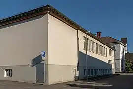 Alte Turnhalle und altes Dorfschulhaus