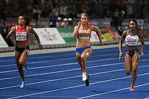 100-Meter-Finale kurz vor dem Ziel (v.&nbsp;l.&nbsp;n.&nbsp;r.): Mujinga Kambundji (Vierte), Dafne Schippers (Bronze), Imani-Lara Lansiquot (Sechste)