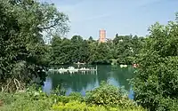 Blick über den Tschetschsee zur Burg