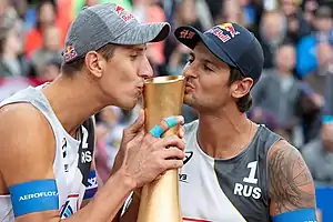 Die Russen Oleg Stoyanovskiy und Viacheslav Krasilnikov erringen den WM-Titel bei den Männern.