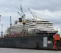 Die Amera beim Umbau im Juli 2019 im Schwimmdock von Blohm + Voss