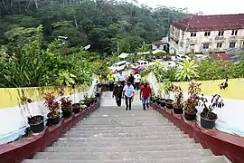 Die Treppe zur Kapelle