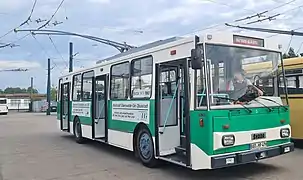 Vom Oberleitungsbus Weimar stammender Škoda 14Tr als historisches Fahrzeug in Eberswalde mit einem deutschen H-Kennzeichen für historische Fahrzeuge