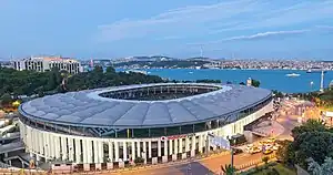 Der Vodafone Park im Juni 2022 zur Blauen Stunde