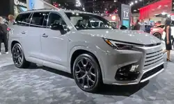 Lexus TX 500h auf der LA Auto Show 2023