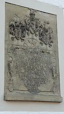 Erinnerungstafel zum Schlossbau von 1588 (Wappen Kaltental, Wernau, Rechberg)