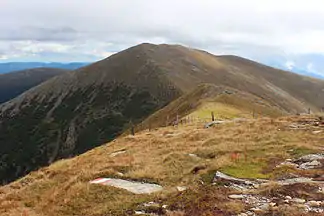 vom Größenberg (Größing) südwärts: Ameringkogel, hinten rechts Weißenstein, links Speikkogel; fern Koralpe