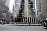 Blick von der Sixth Avenue auf die Basis und den „Sun Triangle“