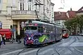 Triebwagen 263 mit dem Graffiti-Design.