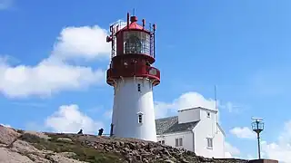 Lindesnes Fyr von Westen, ein Leuchtturm in gusseiserner Turmkonstruktion (2010)