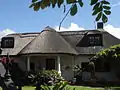 Mit Ried gedecktes Gebäude der Gartenstadt