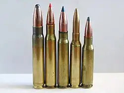 Von links nach rechts:9,3 × 62 mm.30-06 Springfield (7,62 × 63 mm)8 × 57 mm IS6,5 × 55 mm7,62 × 51 mm NATO