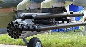 6 Wichr-Transport- und Startbehälter an einem Kamow Ka-50
