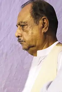 A. S. M. Abdur Rab, ein bengalischer, älterer Herr mit Schnauzbart im weißen Gewand, Suhrawardy Udyan, November 2018.