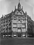 Das Konfektionshaus Ebert am Ostende der Nordseite um 1920