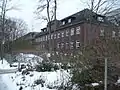 Haus AH: Ehemaliger Haupteingang des Krankenstifts, heute weitestgehend leerstehend