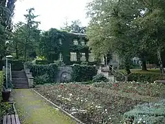 Neuer Aachener Kunstverein mit Rosengarten und Wandbrunnen