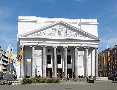 Theater Aachen bei Tag