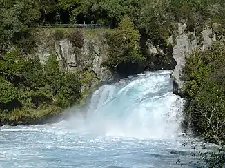 Die Wasserfälle am Ende der Stromschnelle