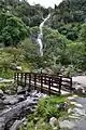 Die Brücke und der Wasserfall