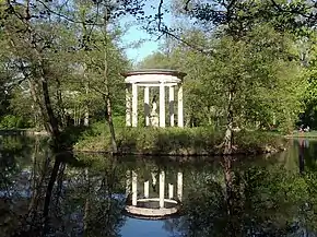 Figur im Pavillon im Abtnaundorfer Park