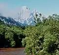 Der Admonter Reichenstein mit Totenköpfl, Reichenstein-Hauptgipfel und Admonter Horn von der Ennsbrücke bei Gstatterboden. Rechts vom Reichenstein das Sparafeld.