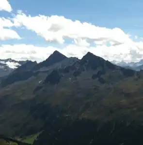 Älplihorn und Leidbachhorn (v. l. n. r.), aufgenommen von Jakobshorn.