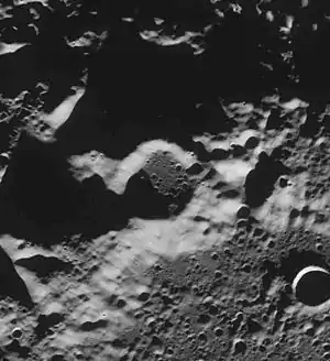 Aepinus (in Bildmitte, LROC-WAC)