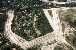 Maueranlage in Berlin-Steinstücken aus der Luft, 1989