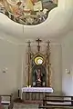 Altar der Agathakapelle mit Apsisfenster