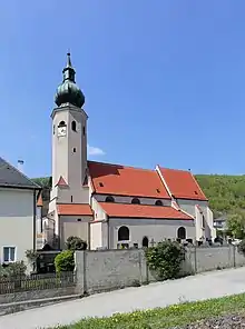 Pfarrkirche Aggsbach Markt mit spätromanischem Langhaus