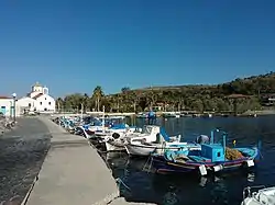 Kleiner Fischerhafen von Agios Georgios.