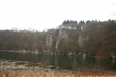 senkrechte Felswand der Attendorn-Elsper Doppelmulde