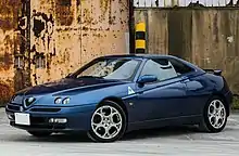 Motorhaube und Scheinwerfer im Quartz-Stil: Alfa Romeo GTV Tipo 916 (ab 1994)