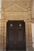 Tür mit Renaissancedekor und dem Wappen von Gutierre de Padilla