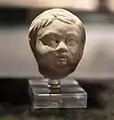 Kopf eines JungenPfeifenton, 70-150&nbsp;n.&nbsp;Chr.AO: PADZH