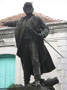 Denkmal für Colonel Bourras (1892, détail), Pompignan, Place de la Mairie.