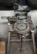 DDR Prägemaschine zum Beschriften der Deckel für die Aschekapsel