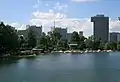 Rechts der IZD Tower, links die Gebäude der UNO-City