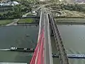 Die alte und neue Rheinbrücke Wesel vom Brückenpfeiler der neuen Brücke aus gesehen.