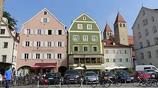 Nordseite mit Türmen Niedermünsterkirche