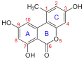 Nummerierung der Atome und Bezeichnung der Ringe im Alternariolmolekül