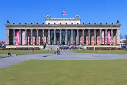 Ansicht des Alten Museums vom Lustgarten aus