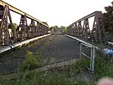 Auf der Altglienicker Brücke finden sich nach der Stilllegung noch Gleisreste, 2010