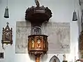 Neugotische Kanzel mit Halbreliefs von Christus und den Evangelisten
