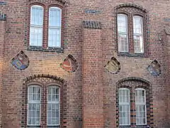 Seitenwand mit Wappenblenden der Zünfte