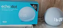 Echo Dot (5. Generation) mit Uhr