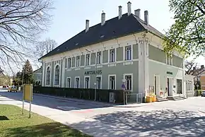 Das 1901 erbaute „Amtshaus“ beherbergte ursprünglich eine Restauration und ist heute im Eigentum der Stadt St.&nbsp;Pölten