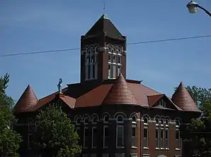 Anderson County Courthouse in Garnett, gelistet im NRHP Nr. 72000483